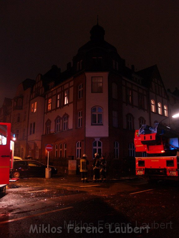 Feuer 3 Dachstuhlbrand Koeln Muelheim Gluecksburgstr P260.JPG